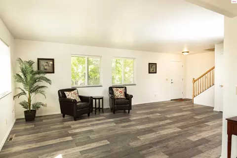 Living - 1611 Cedar St, Sandpoint, ID 83864 photo 1 of 3