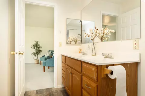 Bath - 1611 Cedar St, Sandpoint, ID 83864 photo 2 of 5