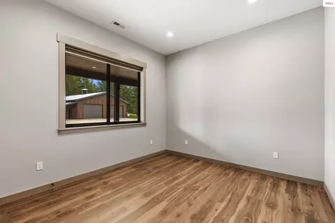 Bedroom - 1520 Wrenco Loop Rd, Sandpoint, ID 83864 photo 4 of 6