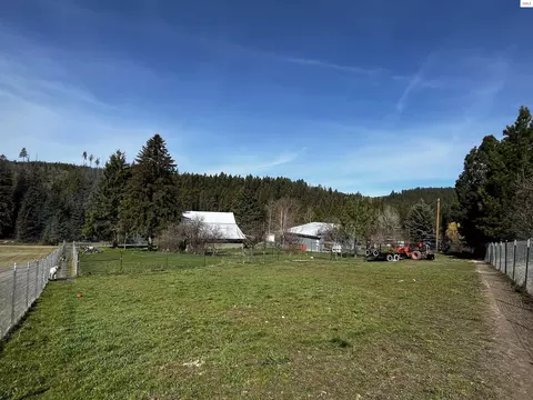 1035 Davis Rd, Viola, ID 83872