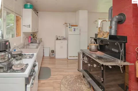 Kitchen - 2884 Morris Rd, Naples, ID 83847 photo 1 of 2