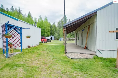 Exterior - 2884 Morris Rd, Naples, ID 83847 photo 4 of 14