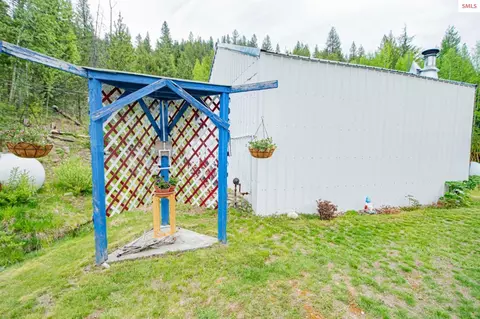Exterior - 2884 Morris Rd, Naples, ID 83847 photo 9 of 14