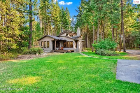 8599 E Apache Trl, Athol, ID 83801