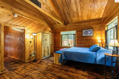 Bedroom - 6693 River Rd, Clark Fork, ID 83811 photo 5 of 10