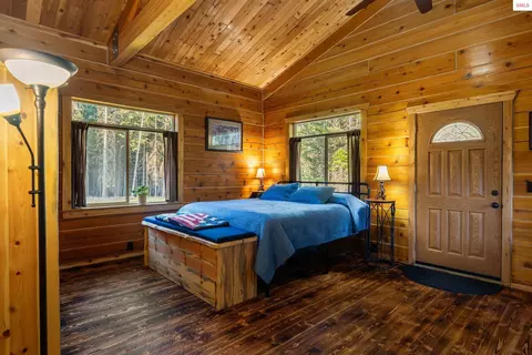 Bedroom - 6693 River Rd, Clark Fork, ID 83811 photo 1 of 10