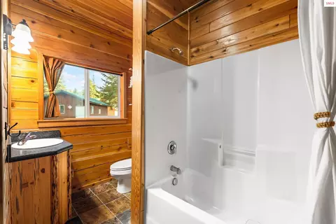 Bath - 6693 River Rd, Clark Fork, ID 83811 photo 1 of 2