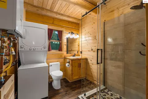 Bath - 6693 River Rd, Clark Fork, ID 83811 photo 2 of 2