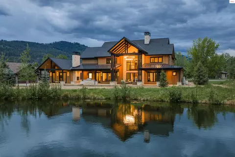 12 Alpenrose Ln, Sandpoint, ID 83864