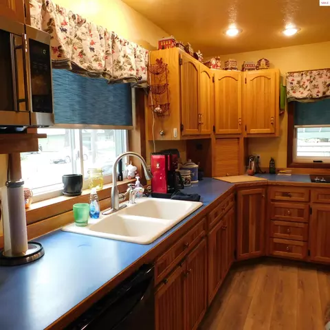 Kitchen - 81 Cedar St, Priest River, ID 83856 photo 4 of 4