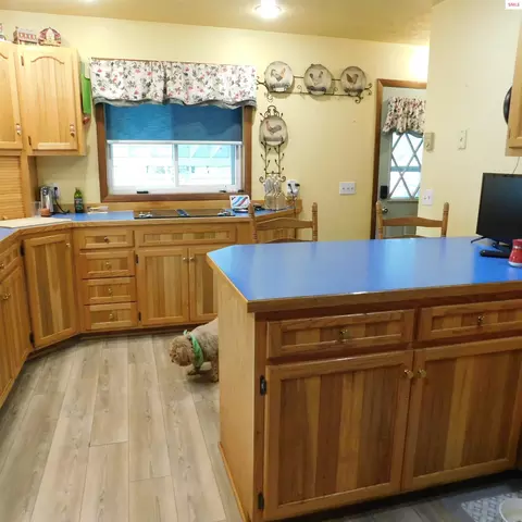 Kitchen - 81 Cedar St, Priest River, ID 83856 photo 3 of 4
