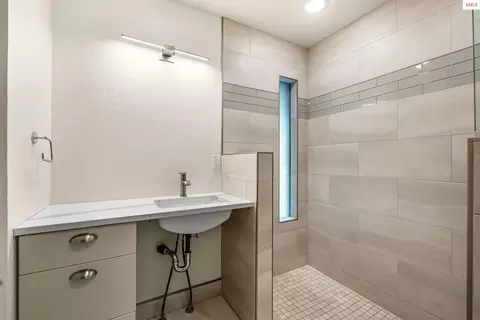 Bath - 1104 Birch St, Sandpoint, ID 83864 photo 5 of 13