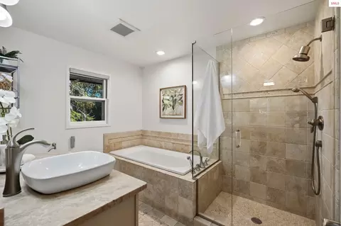 Bath - 1104 Birch St, Sandpoint, ID 83864 photo 2 of 12