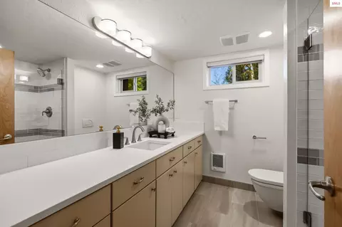 Bath - 1104 Birch St, Sandpoint, ID 83864 photo 7 of 12
