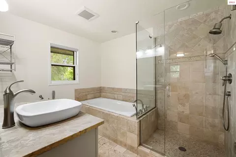 Bath - 1104 Birch St, Sandpoint, ID 83864 photo 2 of 13