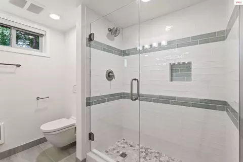 Bath - 1104 Birch St, Sandpoint, ID 83864 photo 11 of 13