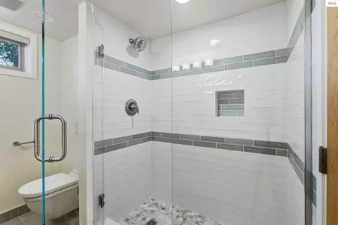 Bath - 1104 Birch St, Sandpoint, ID 83864 photo 10 of 13