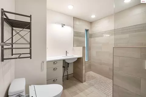 Bath - 1104 Birch St, Sandpoint, ID 83864 photo 4 of 13