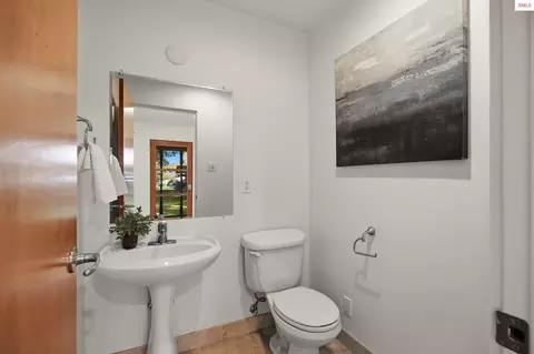 Bath - 1104 Birch St, Sandpoint, ID 83864 photo 1 of 12