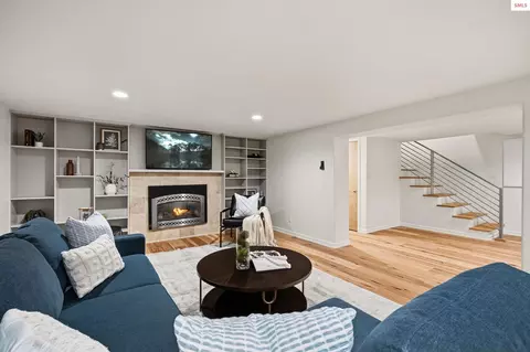 Living - 1104 Birch St, Sandpoint, ID 83864 photo 6 of 7