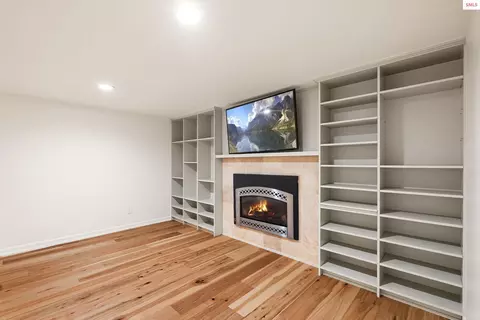 Living - 1104 Birch St, Sandpoint, ID 83864 photo 5 of 9