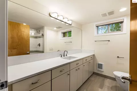 Bath - 1104 Birch St, Sandpoint, ID 83864 photo 7 of 13