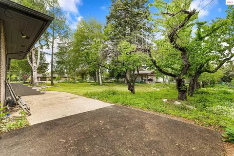 Exterior - 1104 Birch St, Sandpoint, ID 83864 photo 7 of 23