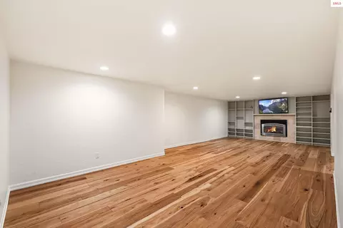 Living - 1104 Birch St, Sandpoint, ID 83864 photo 7 of 9