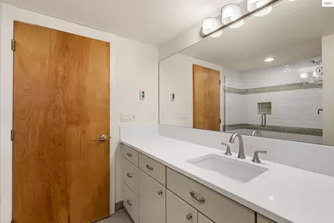Bath - 1104 Birch St, Sandpoint, ID 83864 photo 9 of 13