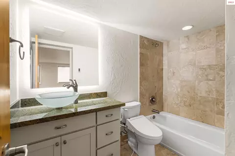 Bath - 1104 Birch St, Sandpoint, ID 83864 photo 12 of 13