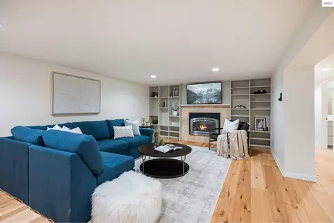 Living - 1104 Birch St, Sandpoint, ID 83864 photo 7 of 7