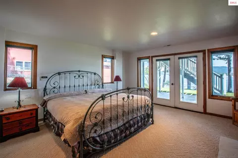 Bedroom - 433 Campbell Point Rd, Laclede, ID 83864 photo 6 of 16