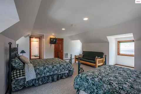 Bedroom - 433 Campbell Point Rd, Laclede, ID 83864 photo 15 of 16