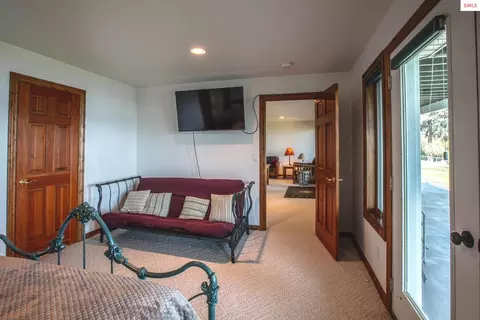 Bedroom - 433 Campbell Point Rd, Laclede, ID 83864 photo 10 of 16