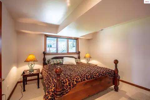 Bedroom - 433 Campbell Point Rd, Laclede, ID 83864 photo 11 of 16