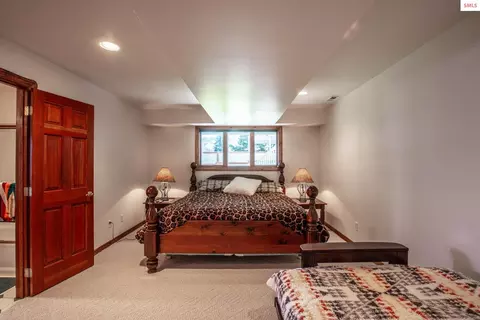 Bedroom - 433 Campbell Point Rd, Laclede, ID 83864 photo 12 of 16