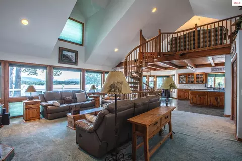 Living - 433 Campbell Point Rd, Laclede, ID 83864 photo 2 of 9