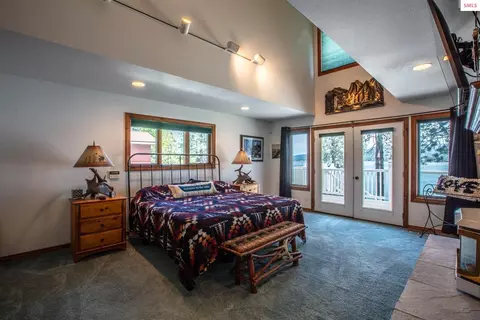 Bedroom - 433 Campbell Point Rd, Laclede, ID 83864 photo 1 of 16