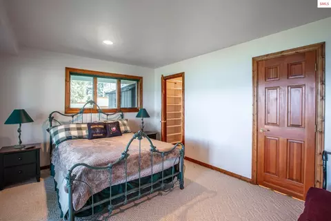 Bedroom - 433 Campbell Point Rd, Laclede, ID 83864 photo 8 of 16
