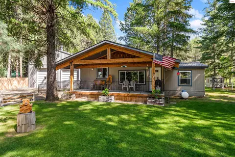 169 Shelby Rd, Priest River, ID 83856
