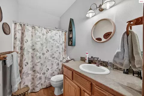 Bath - 17461 N Right Fork Rd, Hauser, ID 83854 photo 1 of 3