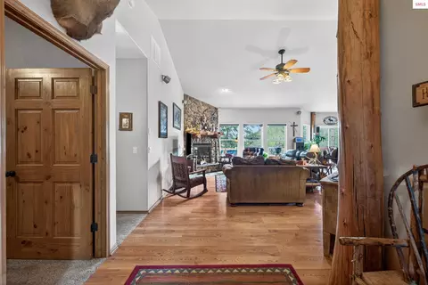 Entry Way - 17461 N Right Fork Rd, Hauser, ID 83854 photo 2 of 6