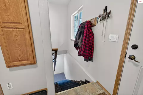 Entry Way - 17461 N Right Fork Rd, Hauser, ID 83854 photo 4 of 6