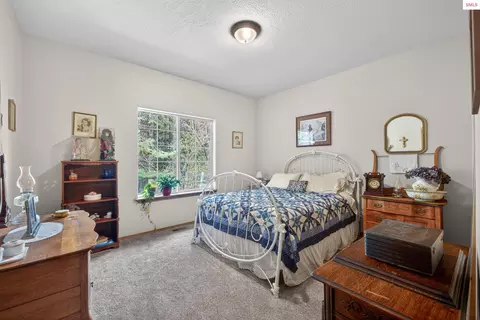 Bedroom - 17461 N Right Fork Rd, Hauser, ID 83854 photo 3 of 3