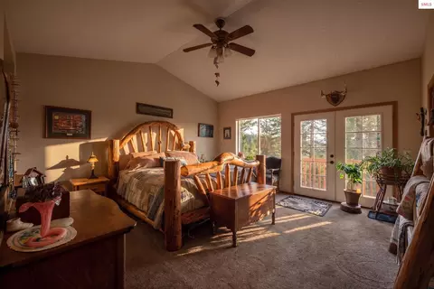 Bedroom - 17461 N Right Fork Rd, Hauser, ID 83854 photo 1 of 3