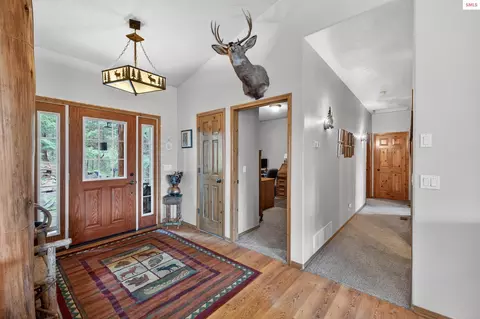 Entry Way - 17461 N Right Fork Rd, Hauser, ID 83854 photo 3 of 6
