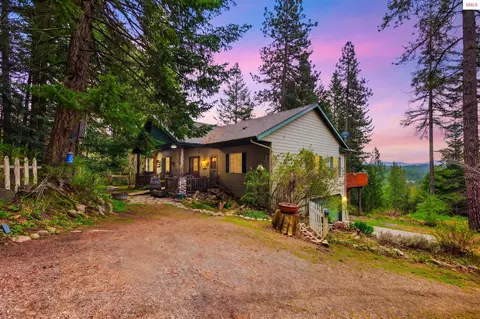 17461 N Right Fork Rd, Hauser, ID 83854