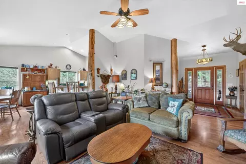 Living - 17461 N Right Fork Rd, Hauser, ID 83854 photo 3 of 4
