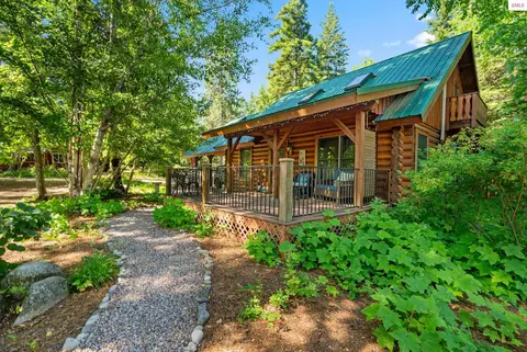 70 Hawkins Rd, Sagle, ID 83860
