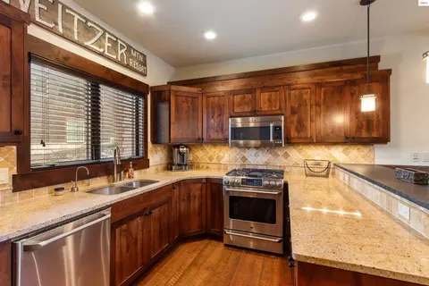 Kitchen - 38 Avalanche Rd, Sandpoint, ID 83864 photo 2 of 3